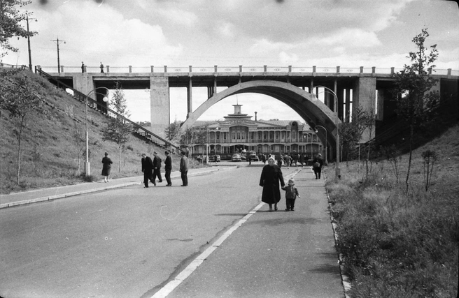 В 1964 году Флотский спуск выглядел так | Источник: Виктор Латышев / музей Боевой и Трудовой Славы средней школы № 36