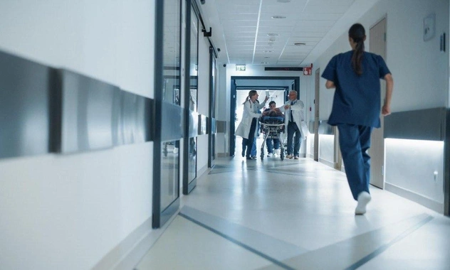 Хватило всего минуты: малыш на даче случайно отравился крупой с крысиным ядом