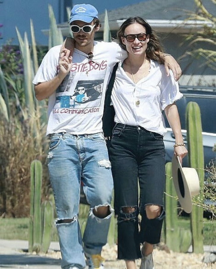Так выглядит сумасшедшая любовь: Гарри Стайлс и Оливия Уайлд в одинаковым джинсах на романтической прогулке