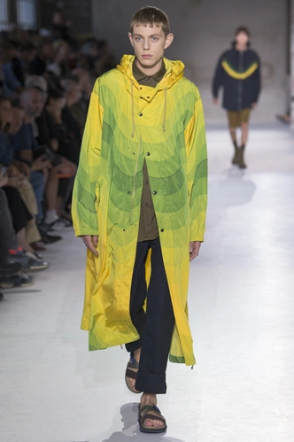 Коллекция Dries van Noten по мотивам творчества Вернера Пантона (фото 6.1)