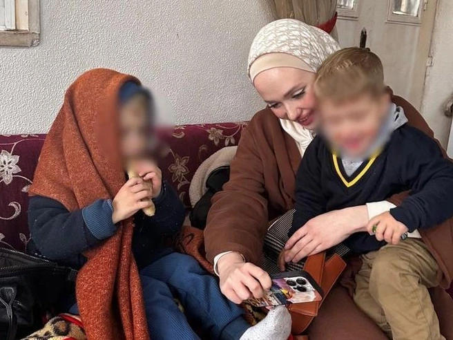 Двое детей Елизаветы оказались за границей | Источник: Елизавета Петрова / Vk.com
