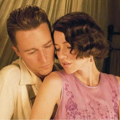 Отражение в очках, шерсть на носках и история покупок: женщины в Сети рассказали, как узнали об измене