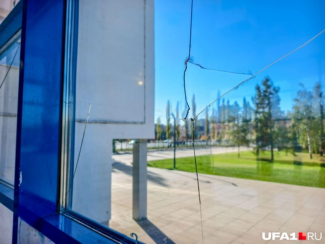 Еще один дефект в стекле | Источник: Булат Салихов / UFA1.RU