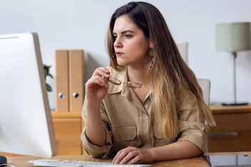 «Что я потеряю, начав свое дело, если муж уже уклоняется от секса и общения и сидит с пивом у компьютера?»