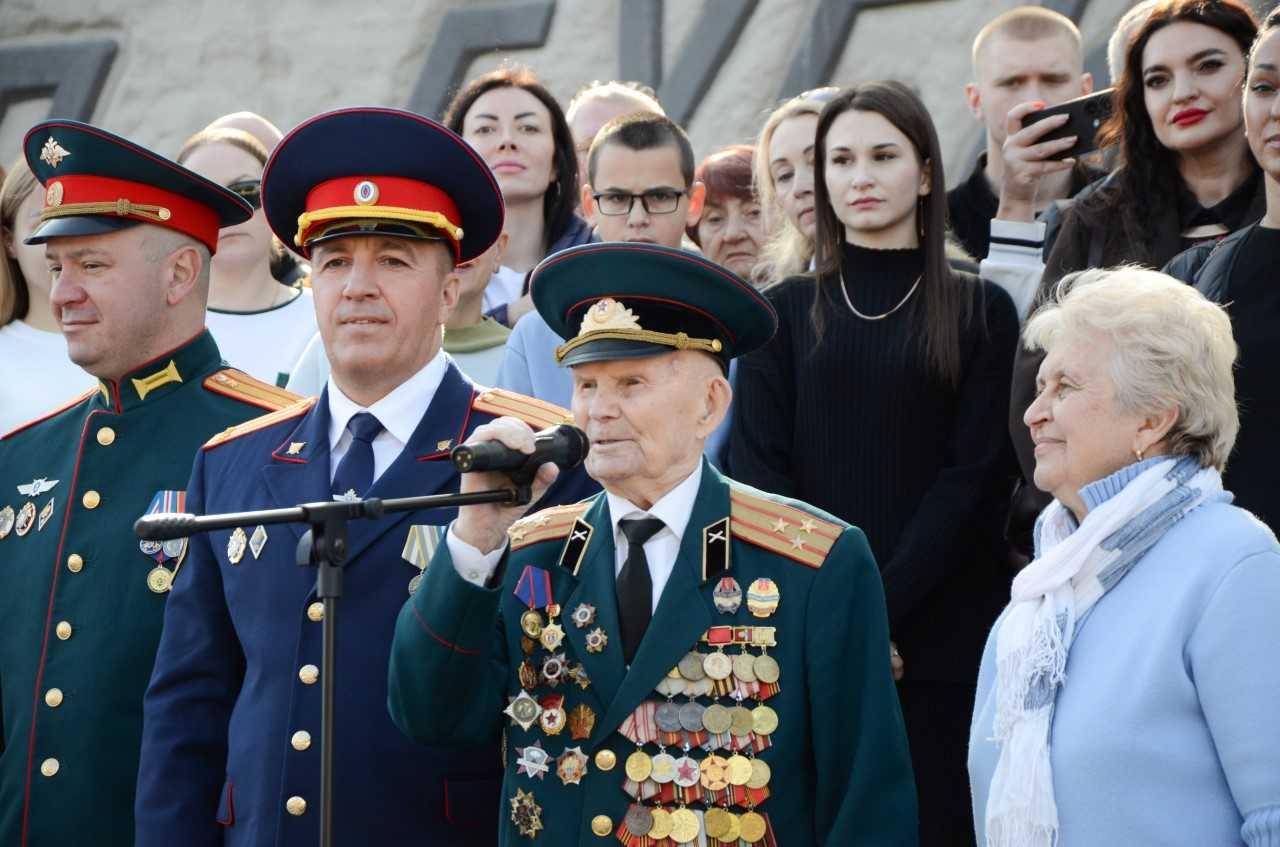 В Волгограде 99 кадетов дали Торжественную клятву на главной высоте России
