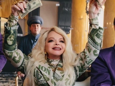 «За деньги да!»: Лариса Долина купается в долларах и поет хит Инстасамки — звезда удивила всех