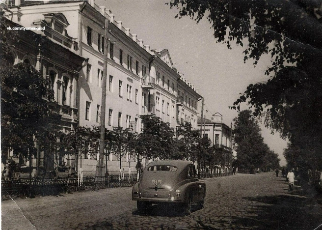 Таким «Реконструктор» был в конце 1940-х. Нарядный, величественный, монументальный | Источник: Тюмень до нашей эры / Vk.com