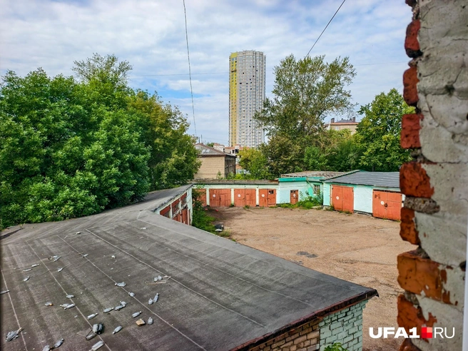 А это территория, где была автошкола | Источник: Булат Салихов / UFA1.RU