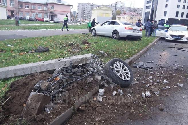 «Я не получила ни копейки». Мужчина, уничтоживший машину коллеги в Петербурге, решил избежать суда на СВО