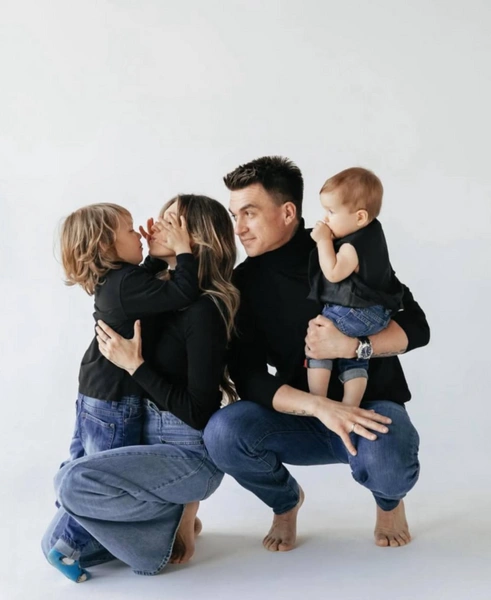 Регина Тодоренко с мужем и детьми | Источник: Соцсети