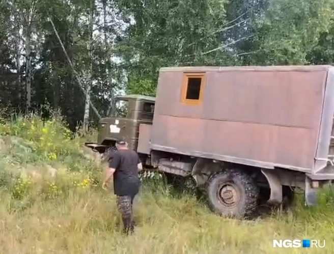 Ехать в кабине этого автомобиля страшно, но зато хороший обзор. В кузове — непривычно, но безопасно | Источник: Настасья Медведева / NGS.RU