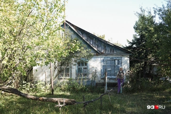 Пенсионерка несколько лет живет в аварийном доме | Источник: Дарья Паращенко / 93.RU