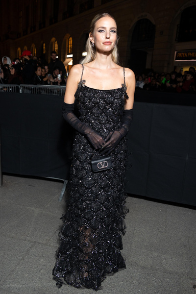 Кунаки отказалась от женственности, Джей Ло облачилась в бриллианты: звезды на шоу Valentino Couture