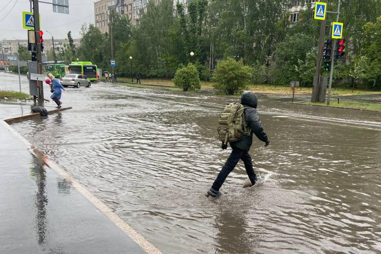 В какой день будет дождик. Потоп. Лужа. Дождь ливень. Плохая погода.