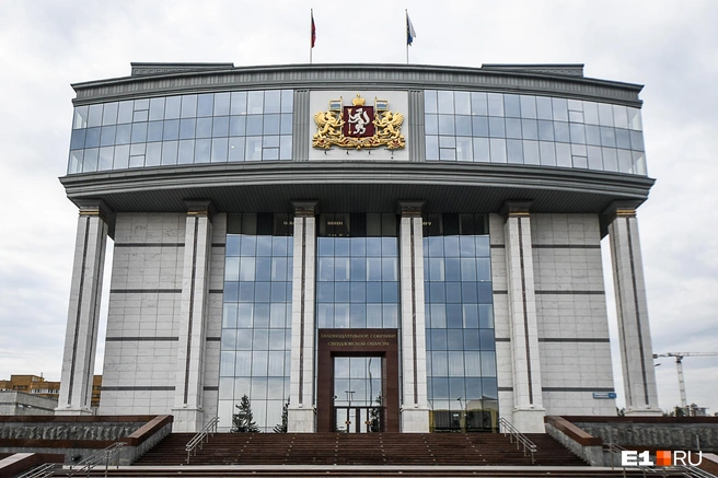 5 июня в ЗакСо прошло совместное заседание организации «Депутатская вертикаль» и Совета представительных органов муниципалитетов региона | Источник: Артём Устюжанин / E1.RU