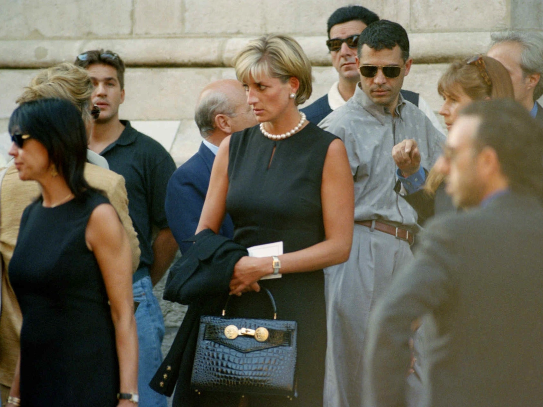 Принцесса Диана перед поминальной службой Джанни Версаче, 22 июля 1997 | marieclaire.ru