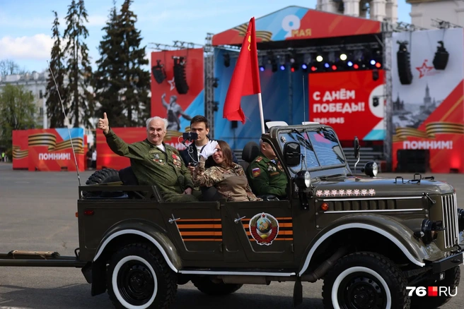 В Ярославле провели парад военной техники «Машины Победы» | Источник: Александр Куренной / 76.RU