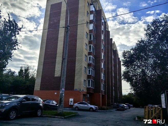 Тот самый дом, который жильцы достраивали своими силами  | Источник: Павел Красоткин / 72.RU 