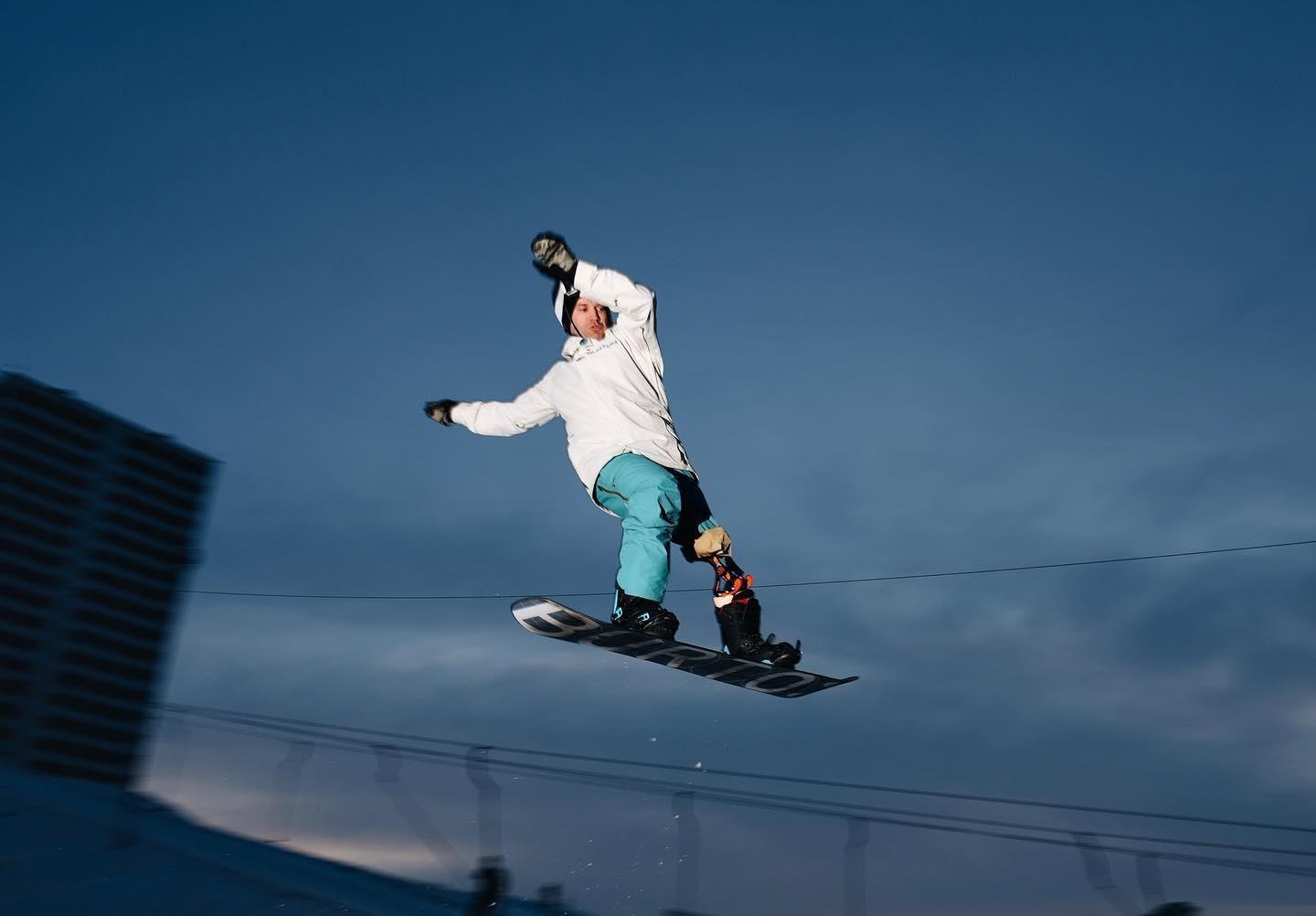 «Ты можешь кататься — иди и катайся». Спортсмен после ампутации стал чемпионом России по парасноуборду и попал на Паралимпиаду