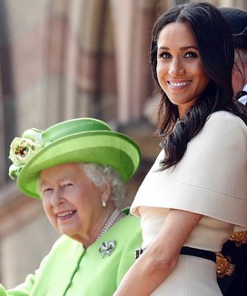 Почему королева Елизавета всегда носит шляпы на публике?