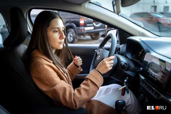 В «Искре» есть парктроники и камера | Источник: Владислав Лоншаков / E1.RU