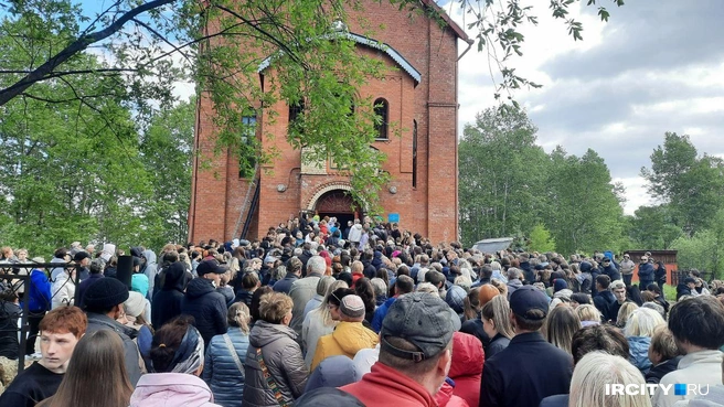 В Байкальске похоронили жертв массового убийства школьников | Источник: «ИрСити»