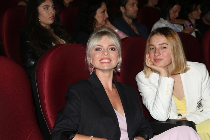 Елена Николаева и Ариадна Волочкова | www.starhit.ru