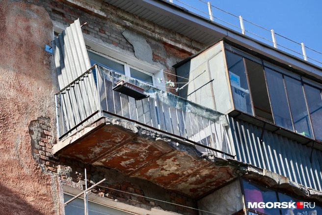 Но чаще всего можно услышать жалобы его жильцов на разрушающиеся балконы | Источник: Наталья Зайцева / MGORSK.RU