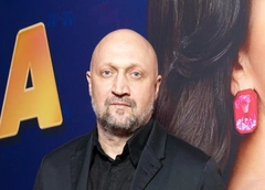 «Посмотрел на это, поехал домой и побрился»: Гоша Куценко о том, как на самом деле лишился волос