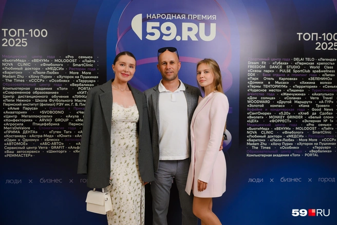 Гости Народной премии 59.RU позировали и целыми семьями… | Источник: Никита Чунтомов