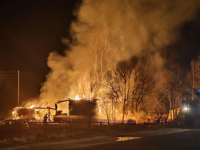 В Ярославской области сгорел дом многодетной мамы | Источник: Благотворительный фонд «ДоброЯр» / Vk.com