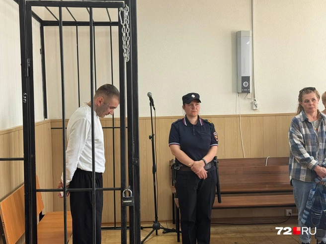 «Когда он первый раз со мной на связь вышел, попросил у меня извинения. Он сказал, что не собирался в тюрьму. Он не хотел ее убивать. Раньше он никогда за ножи не хватался»,&nbsp;— говорит Настасья, супруга обвиняемого | Источник: Анастасия Малышкина / 72.RU 