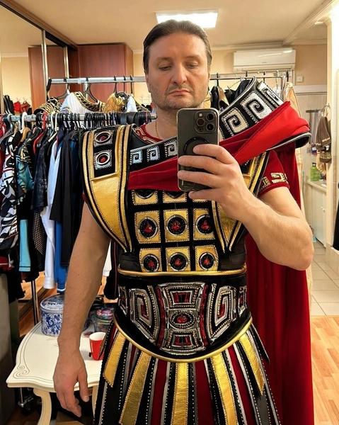 Артиста возмущает тот факт, что не все звезды шоу-бизнеса поддерживают политику действующей власти