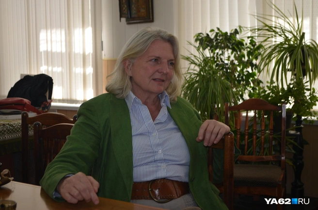 Карин Кнайсль удивлена, насколько безответственными могут быть люди в деревне | Источник: Сергей Петунин / YA62.RU