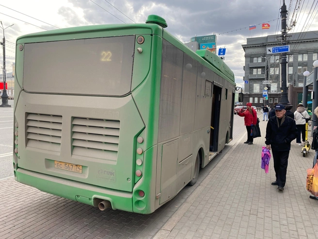 Ездят такие машины даже по центру города | Источник: читатель 74.RU