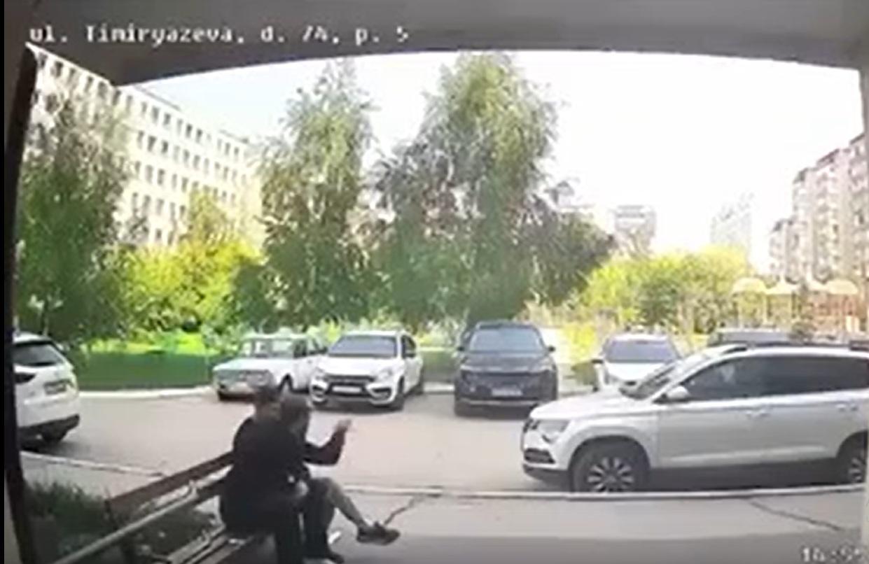 «Отбивался как мог»: в Тольятти попытались похитить парня — видео