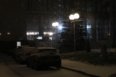 Мощный снегопад парализовал движение в Москве и Подмосковье