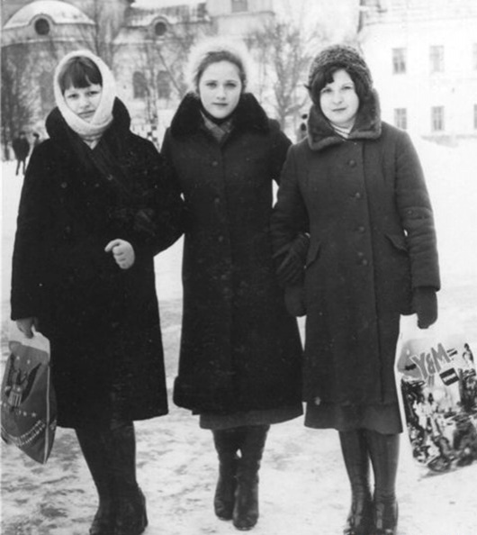 Фото №12 - Фэшн-уловки советских женщин: как они одевались модно, когда ничего не было