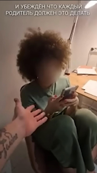 Отца 12-летней девочки проверит полиция: россиян возмутили его методы воспитания