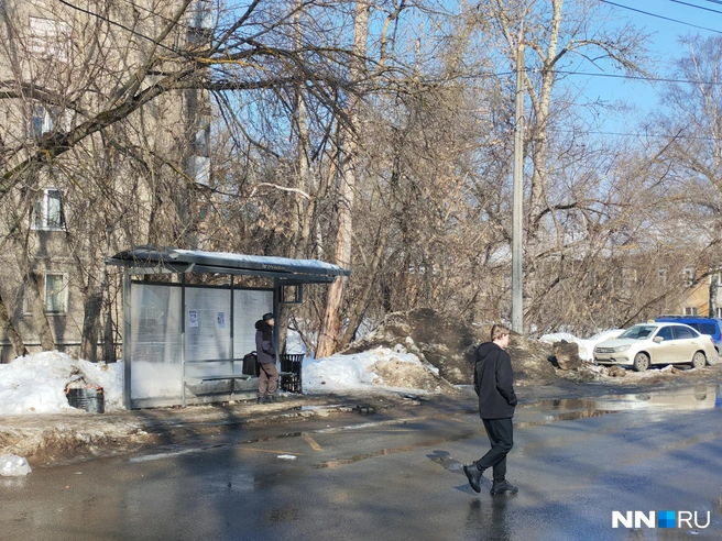 Остановка общественного транспорт на улице Электровозной | Источник: Валерия Коростелева / NN.RU