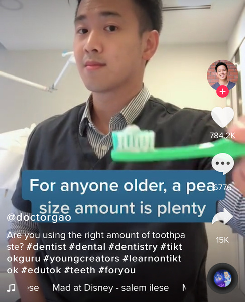 Стоматолог из Малайзии объяснил, сколько зубной пасты на самом деле необходимо взрослому человеку