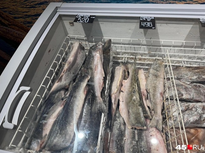 Неразделанная горбуша стоит дороже, но вдруг она с икрой? | Источник: Юлия Король / 45.RU