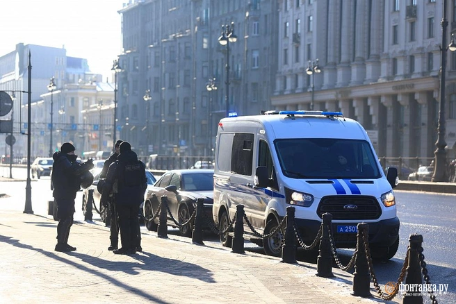 Массовая драка у «Галереи» привела полицию к двум гражданам Таджикистана  | Источник: Сергей Михайличенко / «Фонтанка.ру»