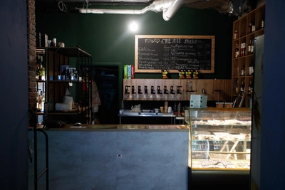 Девушки устроили потасовку в баре Родников