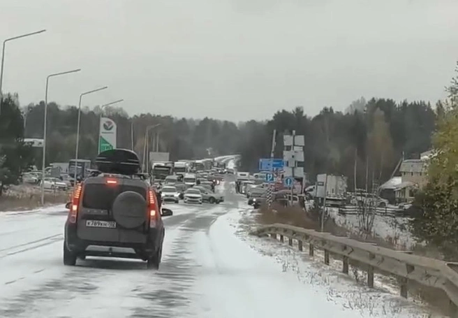 Под Магнитогорском закрыли трассу в сторону Уфы | Источник: Алёна Будуева / «Ситуация на трассах» во «ВКонтакте»