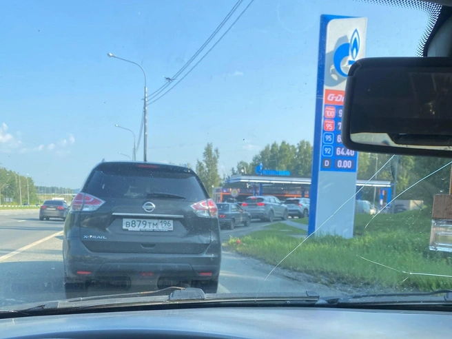 На Химмаше заправляются по вечерам | Источник: читатель E1.RU