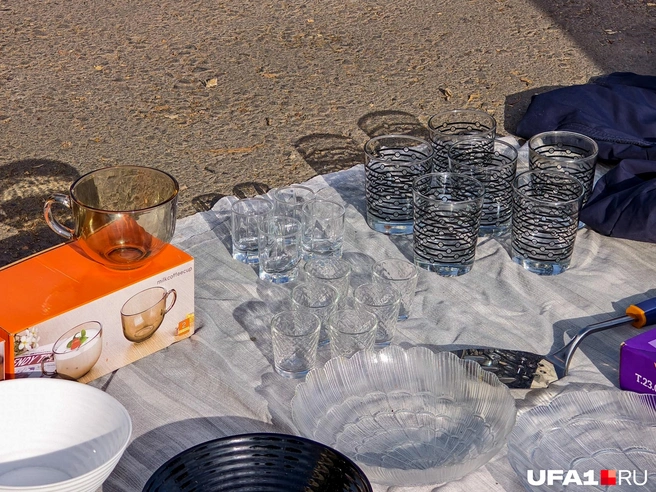 Рюмки отдавали за 150 рублей, а за кружку шел жаркий спор | Источник: Булат Салихов / UFA1.RU