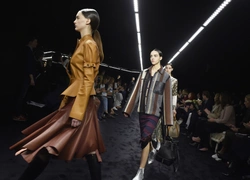 Fashion director notes: главные акценты показа Loewe FW 2017/18