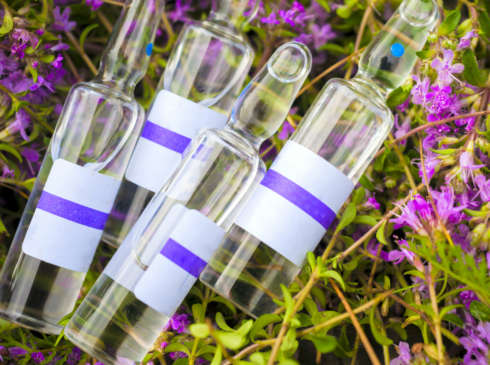 Эликсиры красоты 21-го века: о пользе и «лайфхаках» в применении ампульных косметических средств | marieclaire.ru