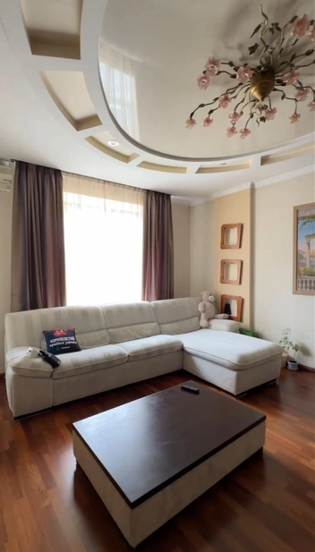 Так выглядела гостиная месяц назад | Источник: Enza Home
